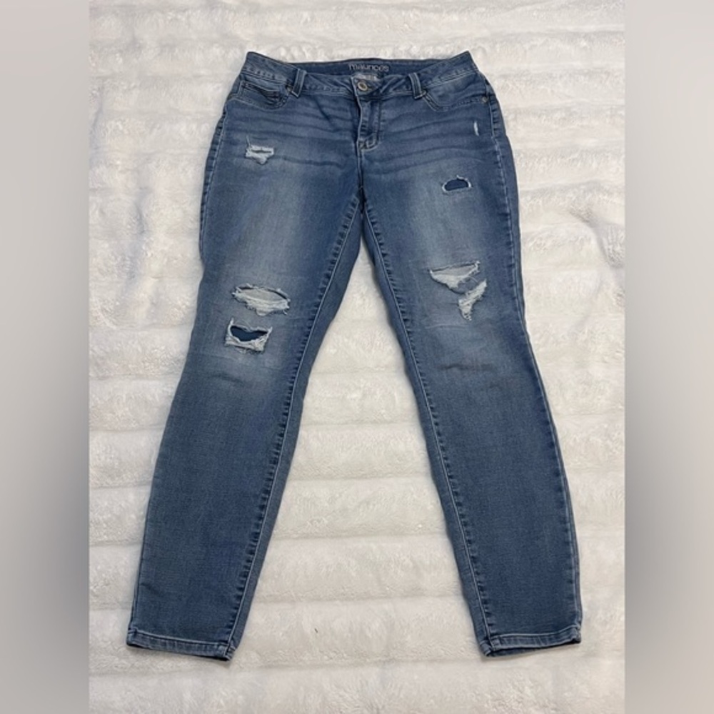 Maurices Mid-Rise Distressed Jeggings Gently Pre-Owned Size M